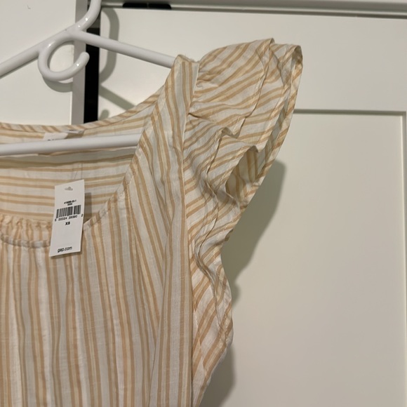 NWT. GAP Scoopneck Ruffled tank. Size XS. - Picture 3 of 6